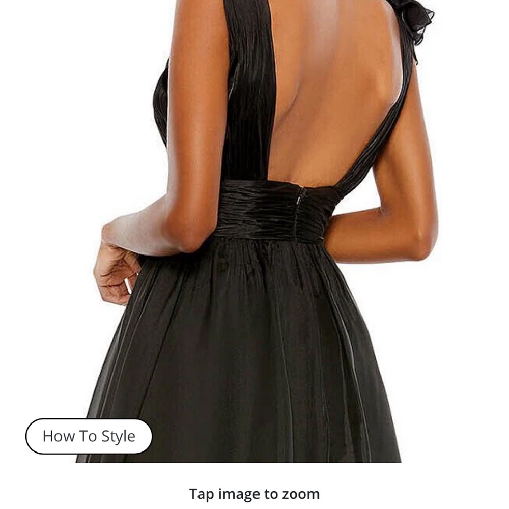 Mac Duggal Deep v-neckline Sleeveless Ruffled shoulder - Picture 2 of 7